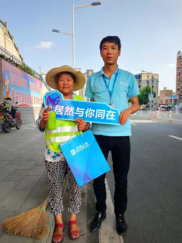 高溫下的堅守——致敬最可愛的人，居然之家鄖陽店“夏季送清涼”