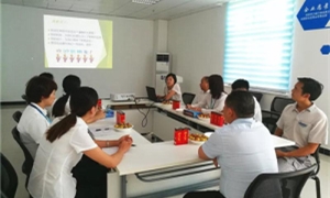 中岳店“交流面對(duì)面，溝通心貼心”員工經(jīng)驗(yàn)交流會(huì)圓滿舉行！