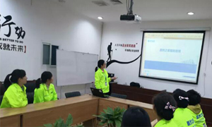 服務(wù)于心，管理于人——安徽淮南店職場禮儀與服務(wù)管理培訓(xùn) 